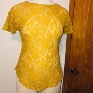 🌸 Honey and Lace Lace Short Sleeve Shirt size S